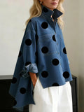 Claire | Camicia a pois con abbottonatura frontale, colletto aperto e tasche sul petto