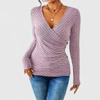 Evelyn | Top in maglia a portafoglio con scollo a V e dettaglio con bottoni